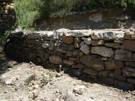 Construcció de murs de pedra seca. Juny 2008.