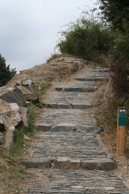 Estat final del camí de pujada amb fort desnivell. Juliol 2009