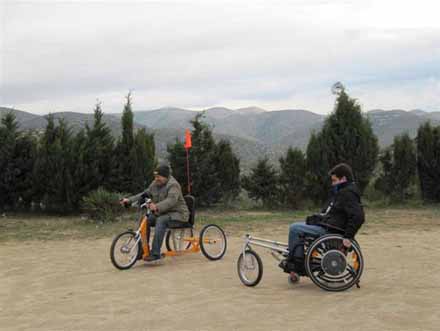 Usuaris amb diferents models de bicicletes adaptades. Juny 2009