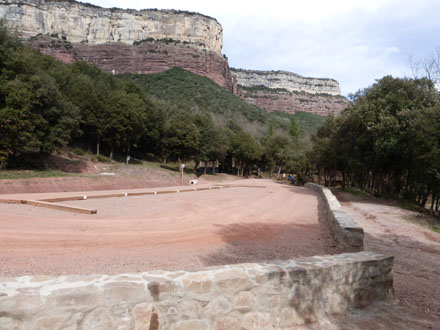 Estat final d’acondicionament de l’aparcament a l’àrea d’esplai. Febrer 2014