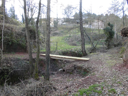 Instal•lació de passeres de fusta en l’entorn del Torrent de la Polleda. Gener 2014