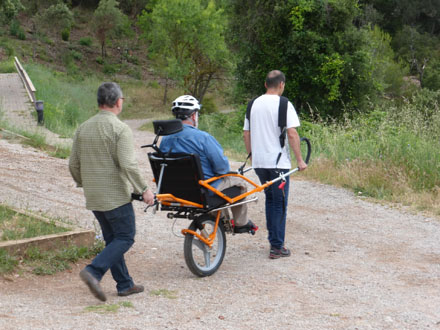 Exemple demostratiu de funcionament de la cadira, amb dos acompanyants. Juliol 2014