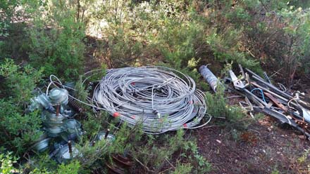 Enderroc i retirada de la línia elèctrica de l’antiga urbanització Cadafalc. Febrer 2017