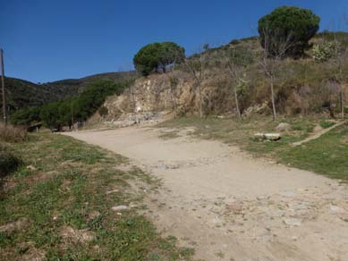 Estat inicial i vista general de l’entrada al Parc pel Torrent de l’Amigó. Juny 2016