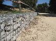 Mur de contenció fet de gabions (a la zona d’aparcament). Març 2009