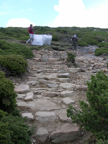 Restauració del camí d’accés al cim. Octubre 2005