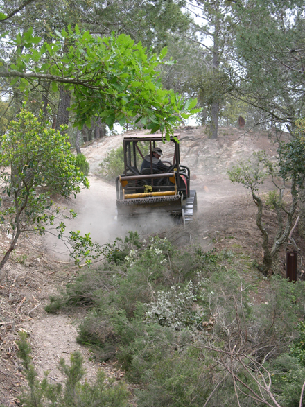 Operació d’eliminació de restes amb maquinària. Maig 2007